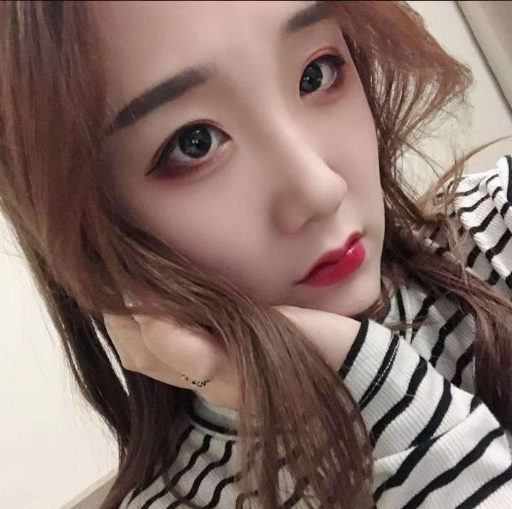 年轻妹子出来接活